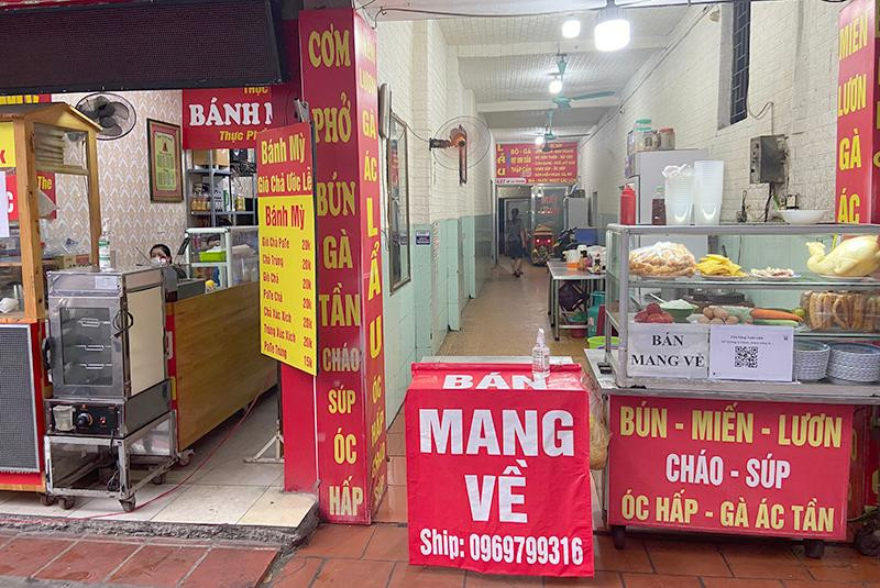 Các cửa hàng, cơ sở kinh daonh ăn uống trên địa bàn phường Thành Công chấp hành nghiêm quy định phòng, chống dịch và có mã QR để khách hàng đến mua hàng quét mã khai báo Các cửa hàng, cơ sở kinh daonh ăn uống trên địa bàn phường Thành Công chấp hành nghiêm quy định phòng, chống dịch và có mã QR để khách hàng đến mua hàng quét mã khai báo