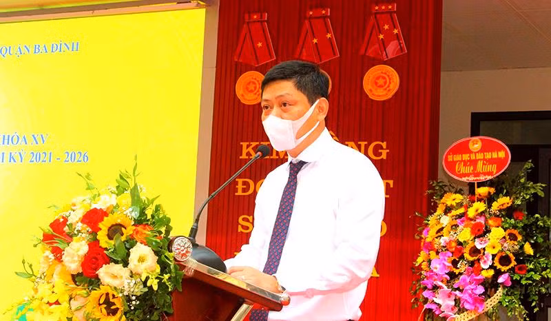 Chủ tịch UBND quận Ba Đình Tạ Nam Chiến phát biểu tại Lễ gắn biển công trình cấp Thành phố chào mừng bầu cử Đại biểu Quốc hội khóa XV và Đại biểu HĐND các cấp nhiệm kỳ 2021-2026, tại dự án đầu tư xây dựng Trường Tiểu học Kim Đồng và trường Tiểu học Phan Chu Trinh