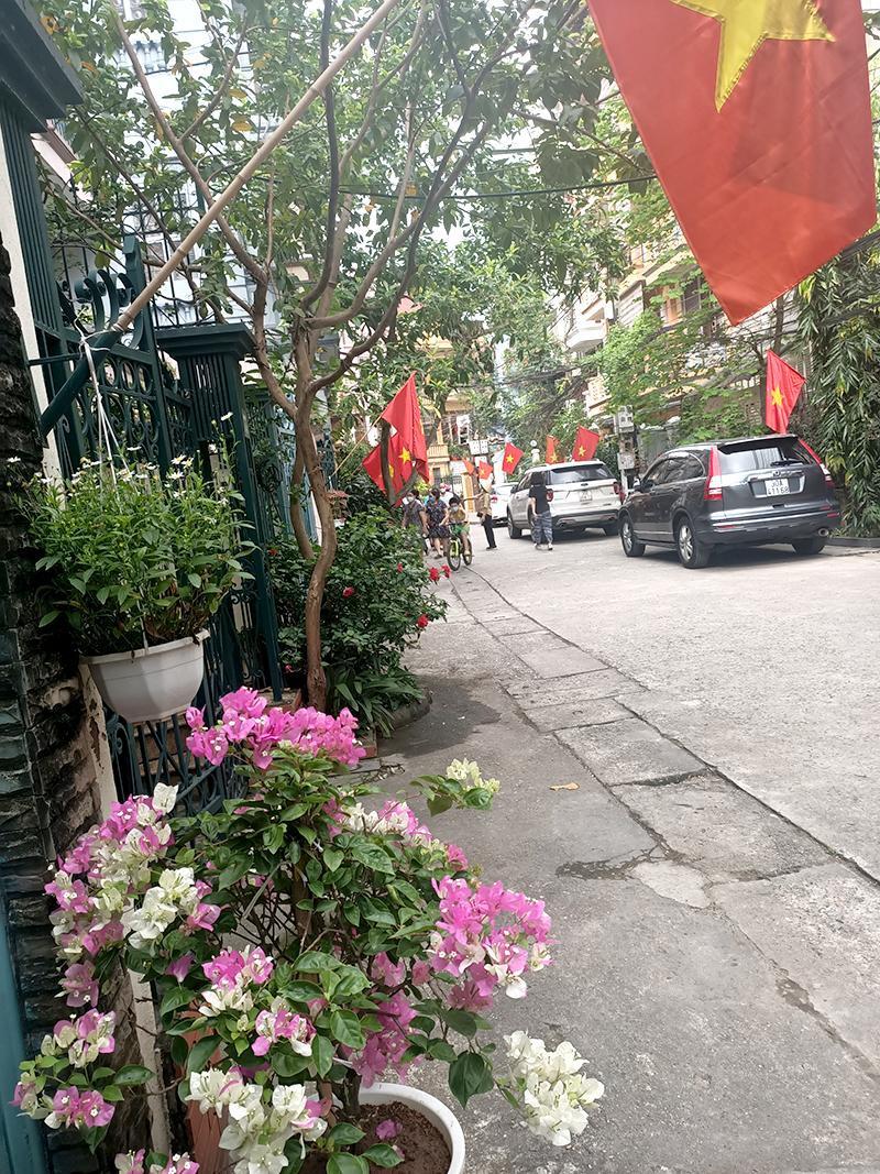 "Ngõ phố nở hoa" khiến cho nhiều người dân trên địa bàn phường không khỏi ngỡ ngàng