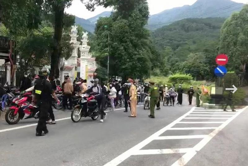 Công an huyện Tam Đảo phối hợp với các đơn vi chức năng Công an tỉnh Vĩnh Phúc tổ chức chặn và vay bắt nhóm "quái xế"