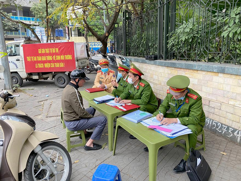 Tổ công tác CAP Liễu Giai và CAP Cống Vị phối hợp với lực lượng chức năng lập chốt kiểm tra nồng độ cồn và chất ma tuý Tổ công tác CAP Liễu Giai và CAP Cống Vị phối hợp với lực lượng chức năng lập chốt kiểm tra nồng độ cồn và chất ma tuý