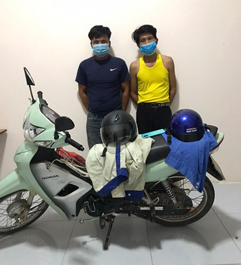 Đối tượng Hồng và Thành cùng tang vật Đối tượng Hồng và Thành cùng tang vật