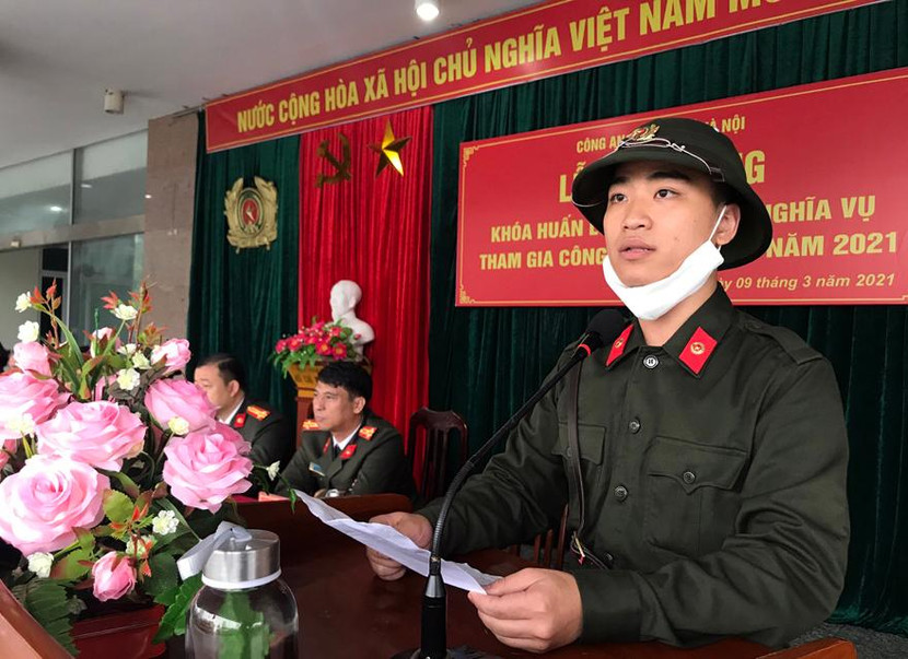 Học viên Nguyễn Hoàng Nam vinh dự thay mặt cho 794 chiến sĩ nghĩa vụ năm 2021 phát biểu tại lễ khai giảng khóa huấn luyện