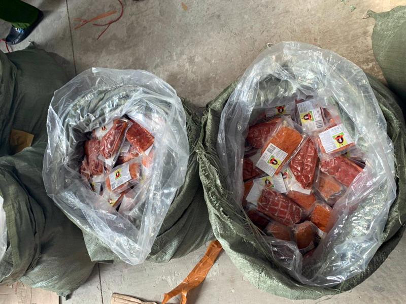 Hàng tạ lườn ngỗng lậu được lực lượng chức năng kiểm tra, phát hiện và thu giữ của Lưu Trung Đức Hàng tạ lườn ngỗng lậu được lực lượng chức năng kiểm tra, phát hiện và thu giữ của Lưu Trung Đức