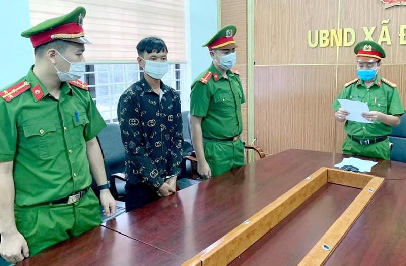 Cơ quan Công an bắt giữ đối tượng Triệu A Hai (áo đen)