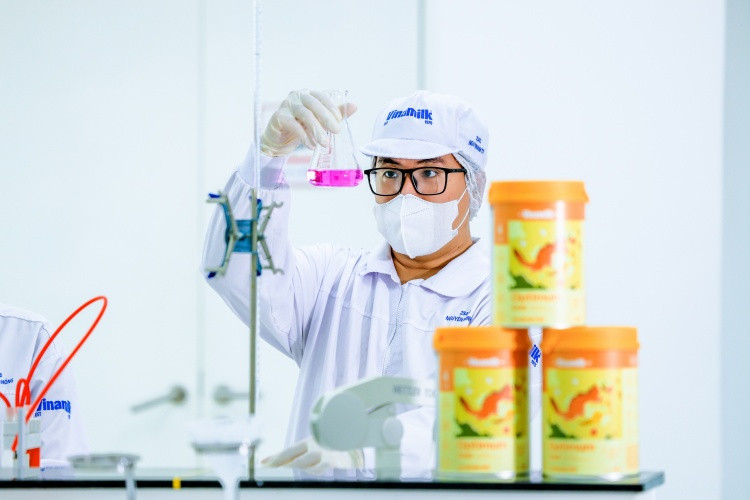 Vinamilk tiên phong đưa đột phá 6 HMO vào giải pháp dinh dưỡng cho trẻ (Ảnh: Nguyễn Hoàng). Vinamilk tiên phong đưa đột phá 6 HMO vào giải pháp dinh dưỡng cho trẻ (Ảnh: Nguyễn Hoàng).