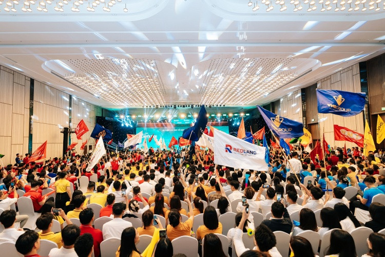 Không khí sôi động tại sự kiện kick off Không khí sôi động tại sự kiện kick off