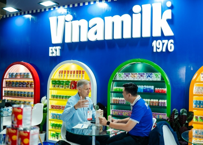 Vinamilk gặp gỡ, làm việc với nhiều đối tác đến từ các nước trong khu vực châu Á và Âu – Mỹ trong các hoạt động xúc tiến thương mại quốc tế. Ảnh: Vi Nam Vinamilk gặp gỡ, làm việc với nhiều đối tác đến từ các nước trong khu vực châu Á và Âu – Mỹ trong các hoạt động xúc tiến thương mại quốc tế. Ảnh: Vi Nam