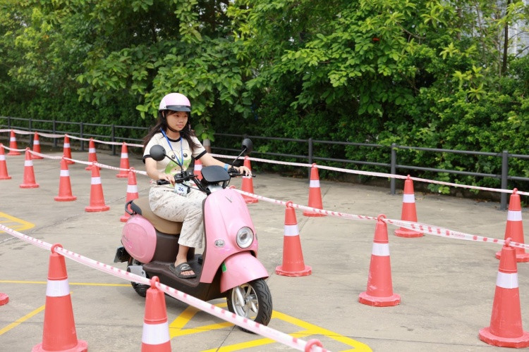 Khách hàng được trải nghiệm nhiều dòng xe máy điện của VinFast