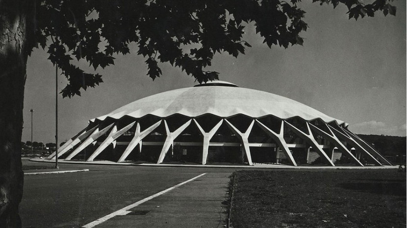 Mái vòm bê tông đặc trưng của nhà thi đấu Palazzetto dello Sport ở Ý