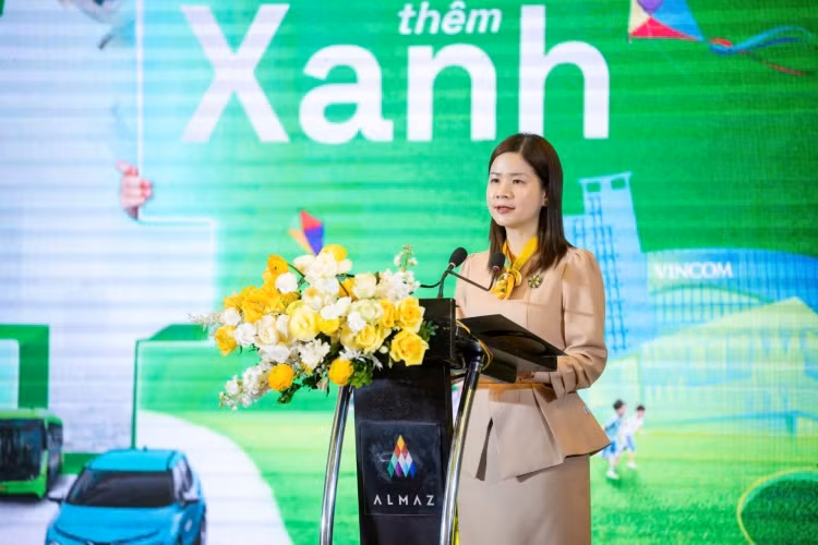 TS. Lê Thái Hà - Giám đốc điều hành Quỹ Vì tương lai xanh phát biểu mở màn Lễ phát động chiến dịch TS. Lê Thái Hà - Giám đốc điều hành Quỹ Vì tương lai xanh phát biểu mở màn Lễ phát động chiến dịch