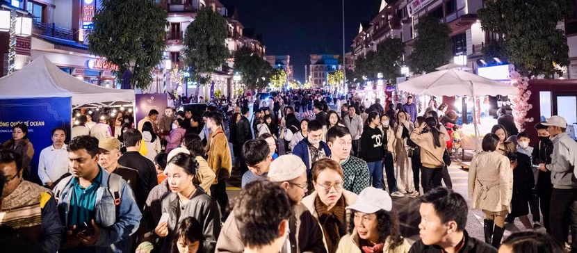 Ocean City cùng Lễ hội Ánh sáng phương Đông trở thành điểm du Xuân mới của hàng ngàn du khách trong ngày đầu năm Ocean City cùng Lễ hội Ánh sáng phương Đông trở thành điểm du Xuân mới của hàng ngàn du khách trong ngày đầu năm