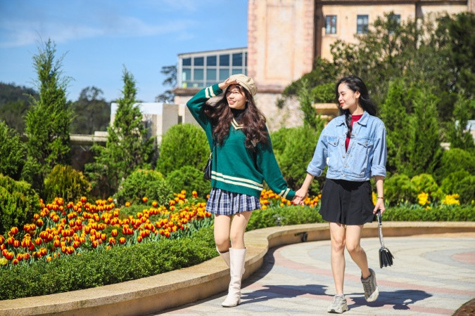 Xuân này, đỉnh Bà Nà chìm trong sắc hoa tulip rực rỡ Xuân này, đỉnh Bà Nà chìm trong sắc hoa tulip rực rỡ