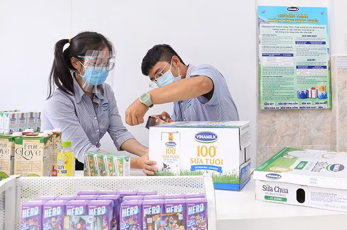 Hệ thống cửa hàng Giấc Mơ Sữa Việt của Vinamilk tăng cường hình thức bán hàng trực tuyến, giao hàng tại nhà để đáp ứng nhu cầu của người dân