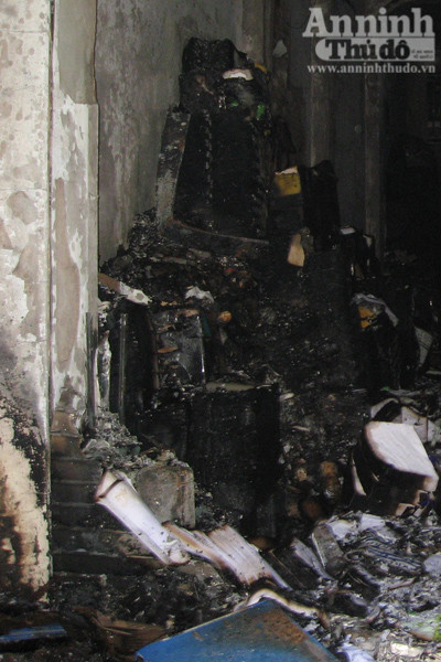 Hệ thống cửa cuốn bị lửa phá hỏng Hệ thống cửa cuốn bị lửa phá hỏng