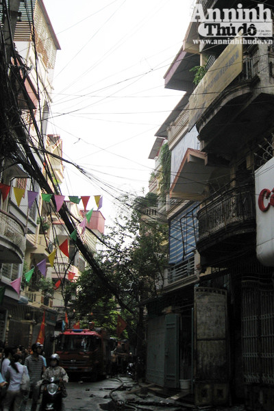 Ngôi nhà 4 tầng bị thiêu rụi Hiện trường vụ cháy tại tầng 1 Ngôi nhà 4 tầng bị thiêu rụi Hiện trường vụ cháy tại tầng 1