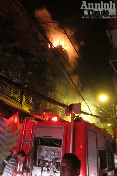 Vụ hỏa hoạn kéo dài từ 2h30 sáng Trời gần sáng, lửa đã được khống chế