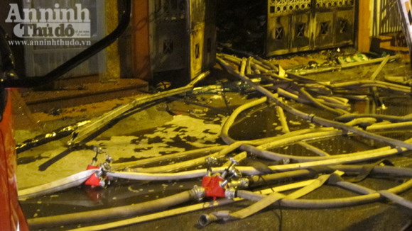 Công tác chữa cháy được triển khai tích cực trong đêm