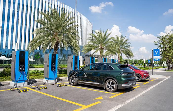 Hệ thống trạm sạc theo tiêu chuẩn châu Âu của VinFast đã được lắp đặt tại 63 tỉnh/thành. Hệ thống trạm sạc theo tiêu chuẩn châu Âu của VinFast đã được lắp đặt tại 63 tỉnh/thành.