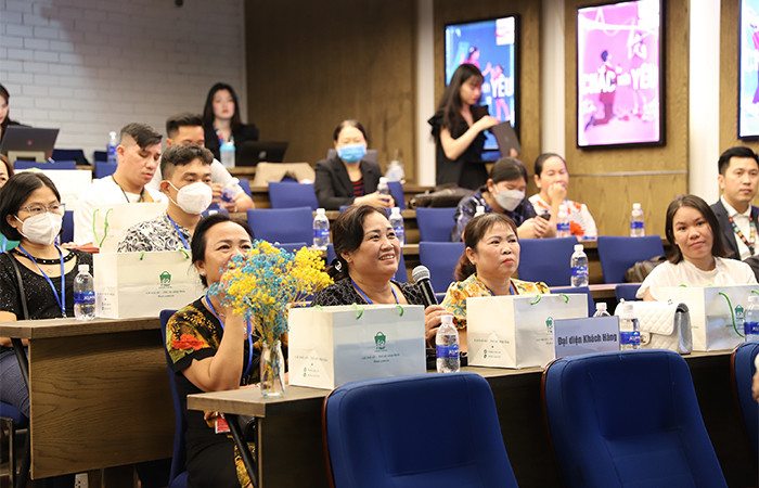 Đại diện khách hàng tham gia buổi lễ quay số trúng thưởng của Prudential Đại diện khách hàng tham gia buổi lễ quay số trúng thưởng của Prudential