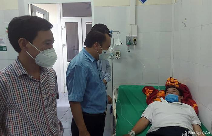 Giám đốc Sở Y tế Nghệ An thăm bác sỹ Nguyễn Văn Long Giám đốc Sở Y tế Nghệ An thăm bác sỹ Nguyễn Văn Long