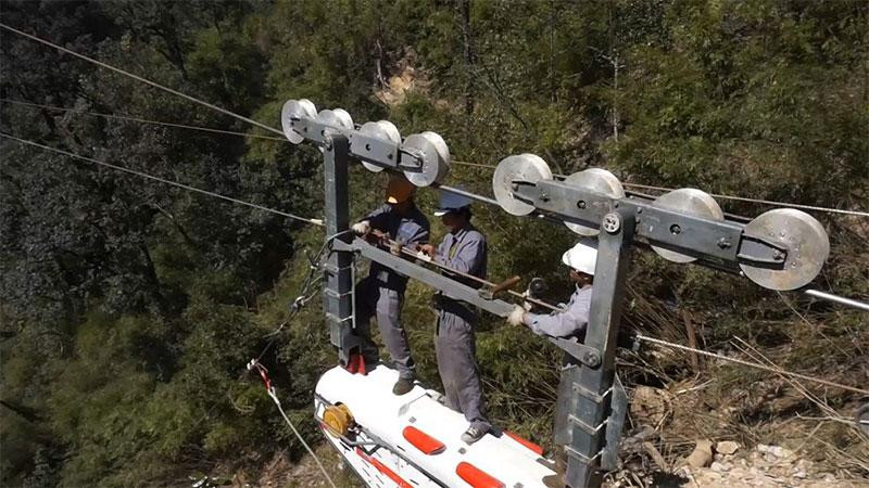 Chênh vênh thi công cáp treo Fansipan