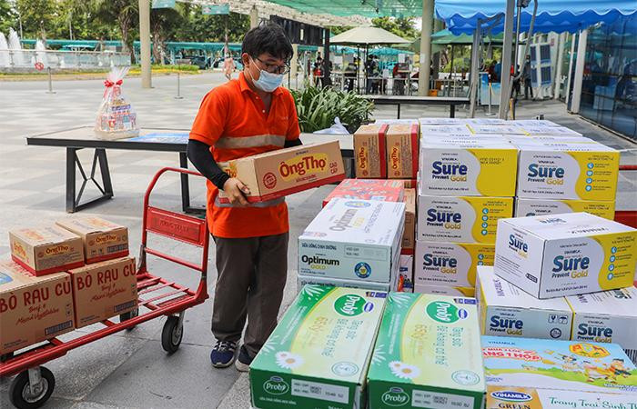 Hơn 25.500 sản phẩm đã được Vinamilk kịp thời chuyển đến các bệnh viện trong điều kiện giãn cách nhiều khó khăn.