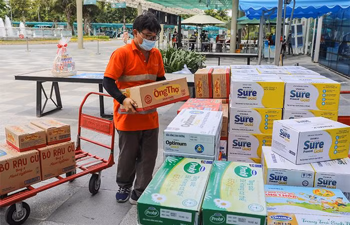 Hơn 25.500 sản phẩm đã được Vinamilk kịp thời chuyển đến các bệnh viện trong điều kiện giãn cách nhiều khó khăn.