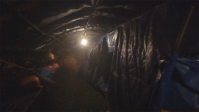 “Lều vịt” tránh mưa nắng của kỹ sư, công nhân xây dựng trên đỉnh Fansipan