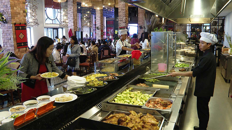 Mua vé cáp treo lên đỉnh Fansipan sẽ được tặng buffet trưa trị giá 200.000đ