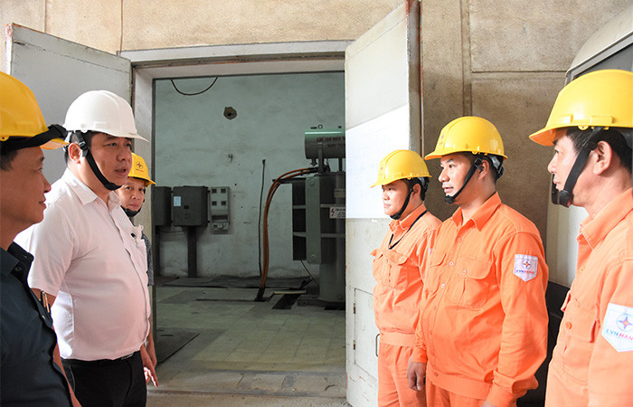 Ông Nguyễn Anh Tuấn – Chủ tịch HĐTV EVNHANOI kiểm tra công tác đảm bảo điện Ông Nguyễn Anh Tuấn – Chủ tịch HĐTV EVNHANOI kiểm tra công tác đảm bảo điện