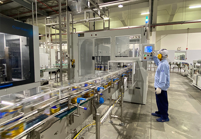 Nhân viên của Vinamilk làm việc trong môi trường hiện đại, được tiếp cận các công nghệ mới và các hệ thống quản lý tiên tiến giúp nâng cao hiệu quả lao động Nhân viên của Vinamilk làm việc trong môi trường hiện đại, được tiếp cận các công nghệ mới và các hệ thống quản lý tiên tiến giúp nâng cao hiệu quả lao động