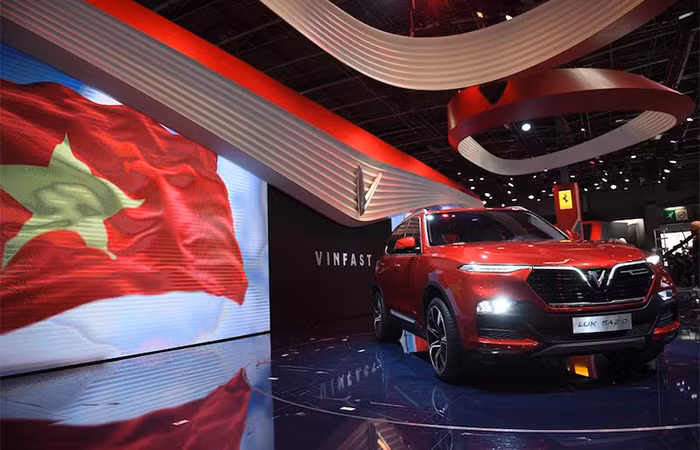 VinFast ra mắt các mẫu xe tại triển lãm Paris Motor Show 2018, chính thức đưa Việt Nam lên bản đồ ngành công nghiệp ô tô toàn cầu.