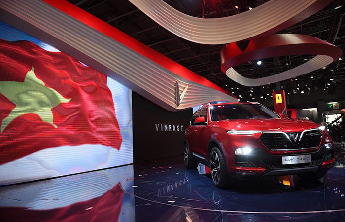 VinFast ra mắt các mẫu xe tại triển lãm Paris Motor Show 2018, chính thức đưa Việt Nam lên bản đồ ngành công nghiệp ô tô toàn cầu. VinFast ra mắt các mẫu xe tại triển lãm Paris Motor Show 2018, chính thức đưa Việt Nam lên bản đồ ngành công nghiệp ô tô toàn cầu.