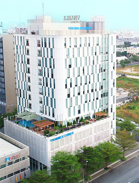 “Đại bản doanh” của Vinamilk tại Tp.HCM được đầu tư khu vực cà phê, vườn thư giãn, hồ bơi, phòng tập gym, yoga… phục vụ nhân viên “Đại bản doanh” của Vinamilk tại Tp.HCM được đầu tư khu vực cà phê, vườn thư giãn, hồ bơi, phòng tập gym, yoga… phục vụ nhân viên