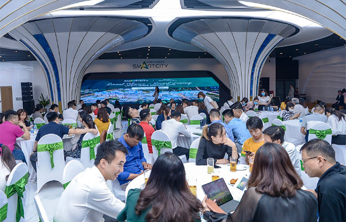 Sàn giao dịch Vinhomes Smart City sôi động nhờ những chính sách kích cầu hấp dẫn Sàn giao dịch Vinhomes Smart City sôi động nhờ những chính sách kích cầu hấp dẫn
