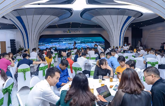 Sàn giao dịch Vinhomes Smart City sôi động nhờ những chính sách kích cầu hấp dẫn Sàn giao dịch Vinhomes Smart City sôi động nhờ những chính sách kích cầu hấp dẫn