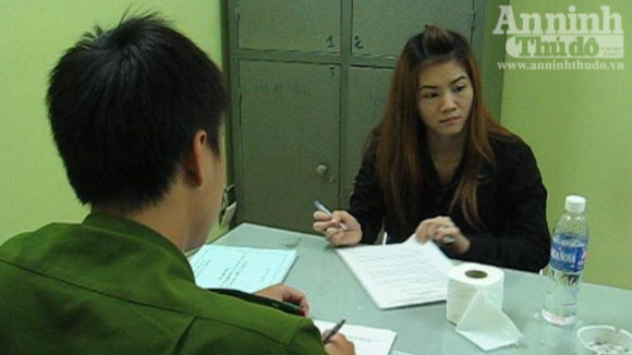 "Kiều nữ" Trần Thị Quỳnh Trang tại cơ quan công an