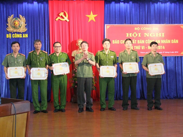 Bộ trưởng Bộ Công an tặng Bằng khen Báo ANTĐ ảnh 2