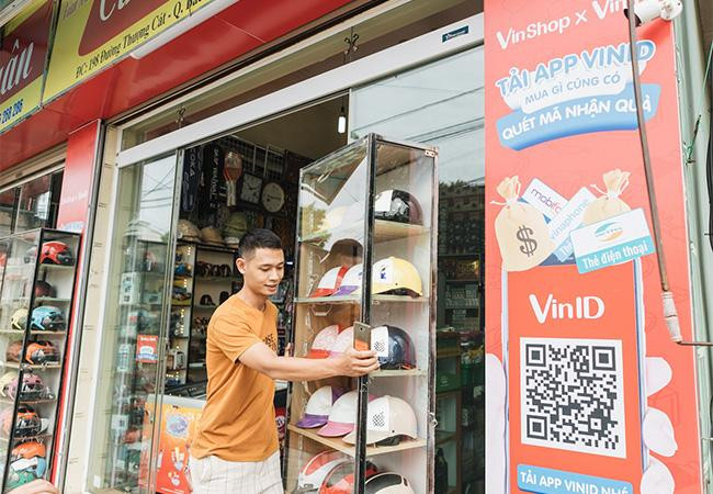 Nhờ hợp tác VinShop, các chủ tạp hóa có thể tăng thu nhập đến 10 triệu đồng/tháng. Nhờ hợp tác VinShop, các chủ tạp hóa có thể tăng thu nhập đến 10 triệu đồng/tháng.