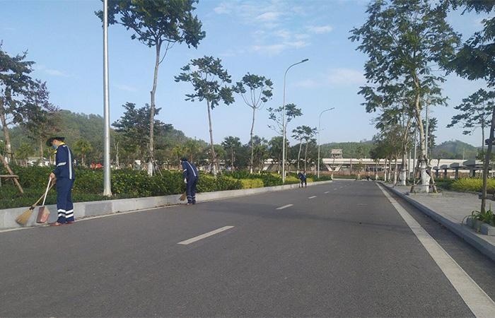 CBNV cách ly tại sân bay vẫn chủ động bảo trì bảo dưỡng máy móc, cây xanh để sẵn sàng cho ngày mở cửa