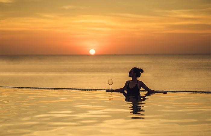 Đón ánh hoàng hôn diễm lệ là trải nghiệm độc đáo của cư dân và du khách tại “thị trấn Địa Trung Hải” Nam Phú Quốc. Đón ánh hoàng hôn diễm lệ là trải nghiệm độc đáo của cư dân và du khách tại “thị trấn Địa Trung Hải” Nam Phú Quốc.