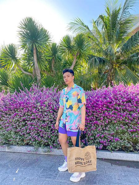 Những bụi cây âm thầm trổ hoa, để một ngày bừng nở trong sắc tím rực rỡ (Ảnh: Hoài Nguyễn) Những bụi cây âm thầm trổ hoa, để một ngày bừng nở trong sắc tím rực rỡ (Ảnh: Hoài Nguyễn)