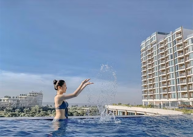 FLC Sầm Sơn cũng được mệnh danh là “Resort có nhiều bể bơi nhất Việt Nam” với hệ thống khoảng 150 bể lớn nhỏ để nàng “giải nhiệt” mùa hè (Ảnh: FLC Sầm Sơn)