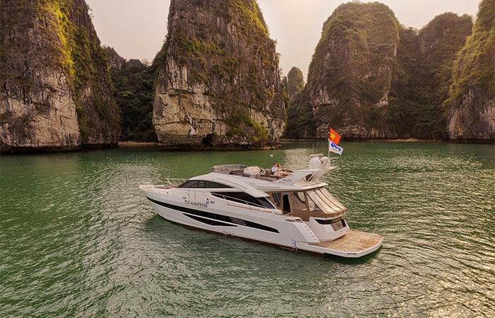 Tham quan vịnh Hạ Long trên du thuyền triệu đô FLC Albatross Tham quan vịnh Hạ Long trên du thuyền triệu đô FLC Albatross