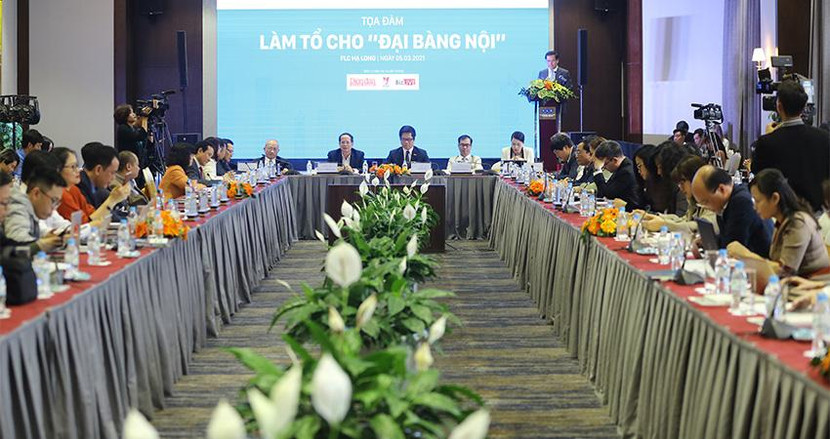 Toàn cảnh toạ đàm