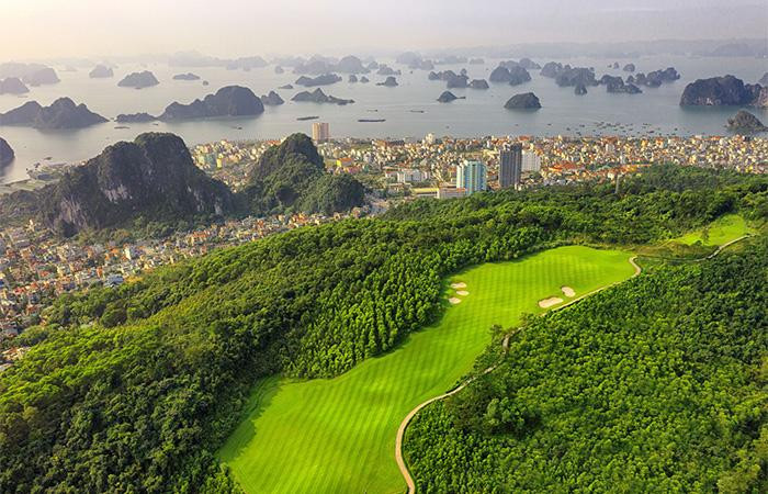 Khung cảnh đẹp như tranh vẽ của FLC Golf Club Ha Long nhìn từ trên cao (Ảnh: FLC Golf Club Ha Long) Khung cảnh đẹp như tranh vẽ của FLC Golf Club Ha Long nhìn từ trên cao (Ảnh: FLC Golf Club Ha Long)