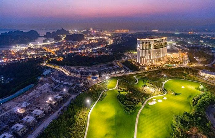 Một góc quần thể FLC Hạ Long. Kết thúc quý 4/2020, lãi hợp nhất trước thuế của FLC tăng mạnh lên hơn 2.500 tỷ đồng.