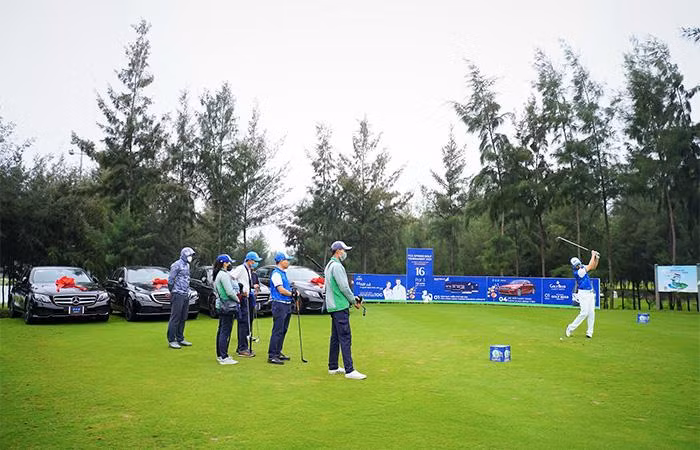 Các golfer trải qua 3 ngày thi đấu hấp dẫn