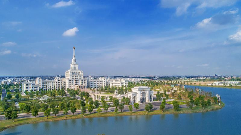 VinUni nằm trong đại đô thị Vinhomes Ocean Park (Gia Lâm, Hà Nội) với tổng diện tích 23 ha, hệ thống cơ sở vật chất được xây dựng theo các tiêu chuẩn QS 5 sao VinUni nằm trong đại đô thị Vinhomes Ocean Park (Gia Lâm, Hà Nội) với tổng diện tích 23 ha, hệ thống cơ sở vật chất được xây dựng theo các tiêu chuẩn QS 5 sao